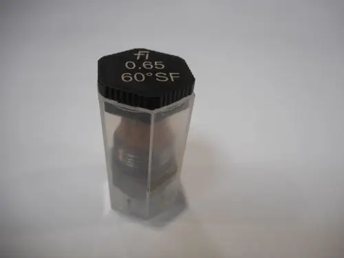 Düse mit klarer Kunststoffabdeckung, zeigt eine Metallkomponente im Inneren. Oben beschriftet mit 0.65 und 60° SF, Hersteller Remeha.